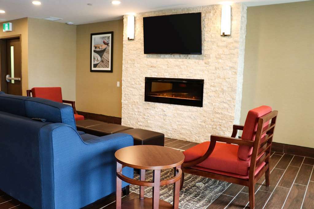 Comfort Inn & Suites Greater Napanee Интериор снимка